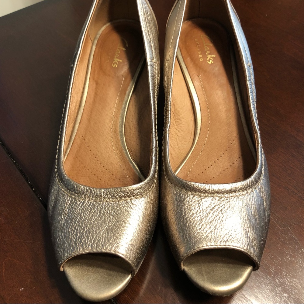 Clarks Artisan leather peep toe wedge. Size 8.5